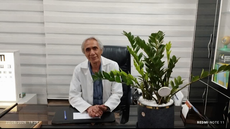 تقدیر از دکتر دارایی از سوی موسسه خیریه بیمارستان